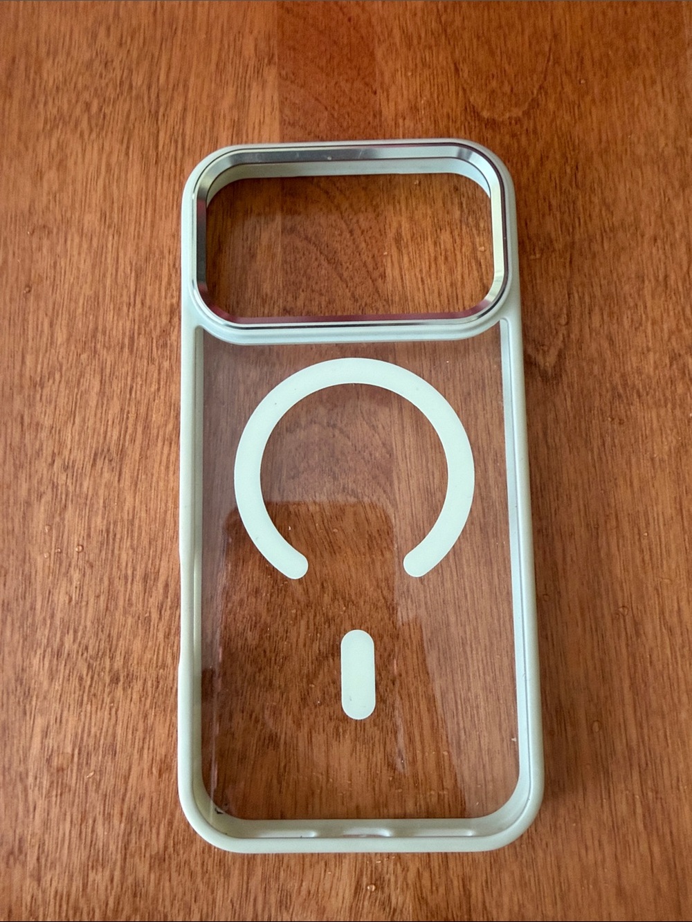 Clear Magnetic Wireless Charging Phone Case - White Trim iPhone 17 pro max.